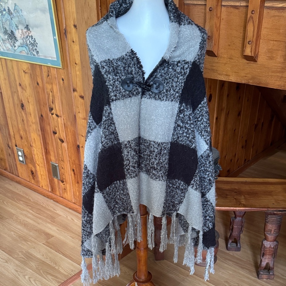 David and Young NEW one size Black and Gray Plaid Poncho shrug